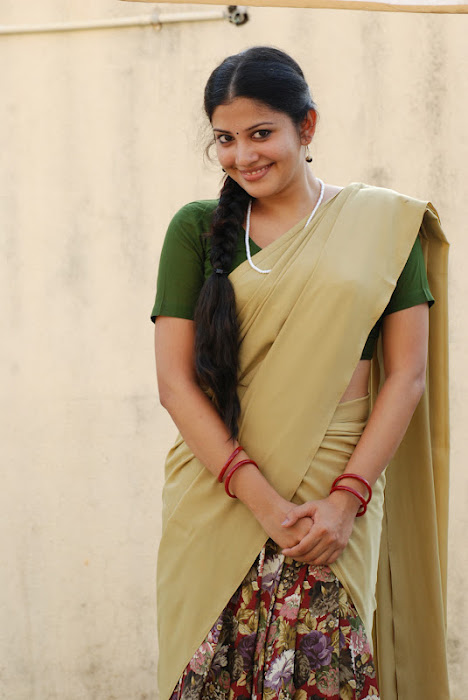 shivada nair half saree @ nedunchalai movie actress pics